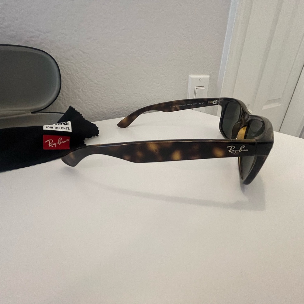 RAY-BAN NEW WAYFARER Sunglasses - Picture 5 of 8